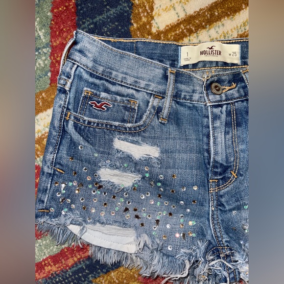 NWOT High Waisted Hollister Shorts - Picture 5 of 5